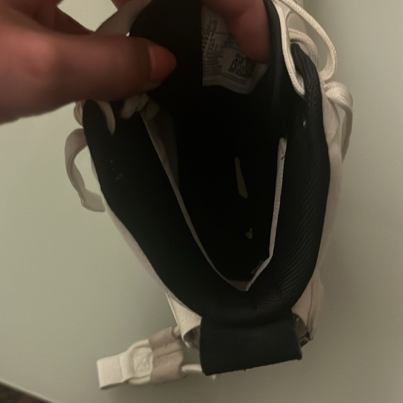 Shoes - Picture 5 of 8